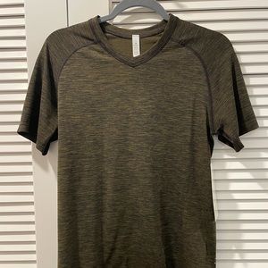 Small lululemon metal vent tech v neck